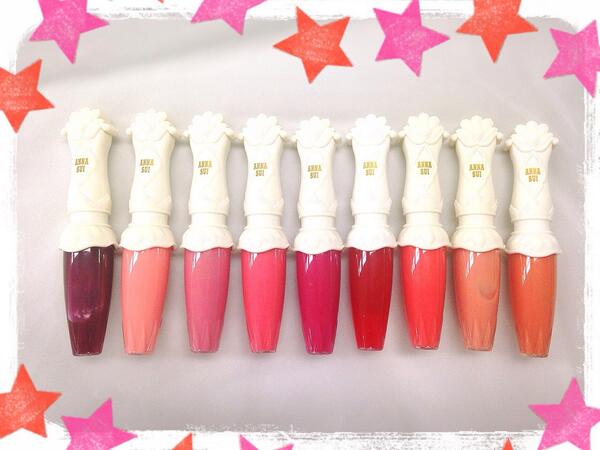 annasuicosme's tweet photo. プロテクティブリップグロス☆SPF20でデリケートな唇を紫外線から守ってくれます。コクのあるなめらかな使用感で、ふっくらぷっくりとした唇に仕上がり！ 5/1発売 http://t.co/UXikg1NLKZ