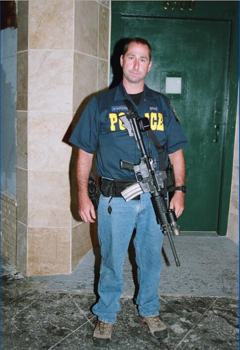 Hi I'm Rob Roche. I've killed 3 ppl &amp; was fired for throwing a cs grenade @ Scott Olsen #myopd
eastbayexpress.com/oakland/cop-id…