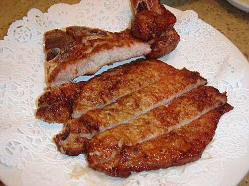 bubblefuba's tweet image. Enjoying this alone...*pork chop* mmmmhmm yummy!