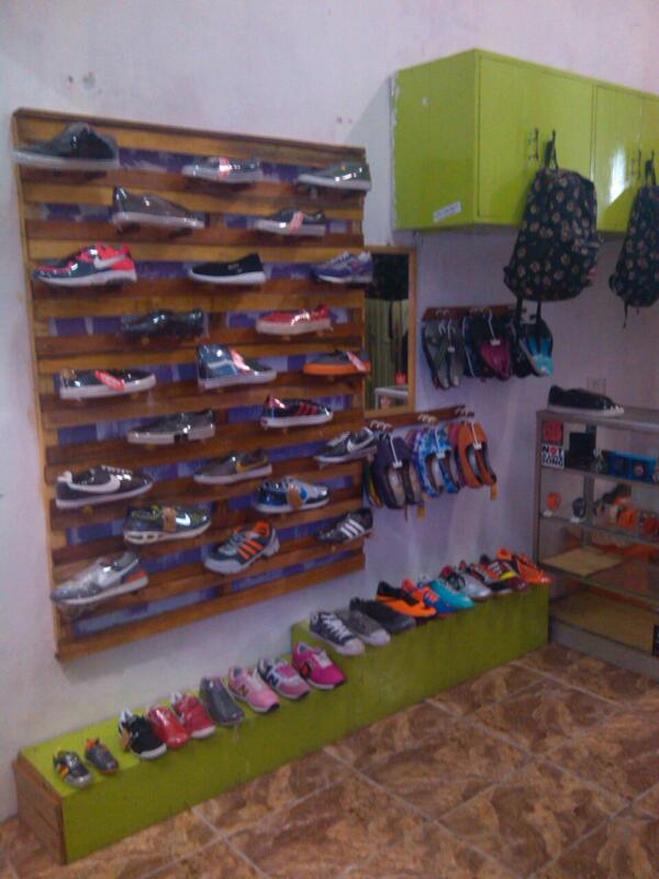 SNEAKERS tweet media