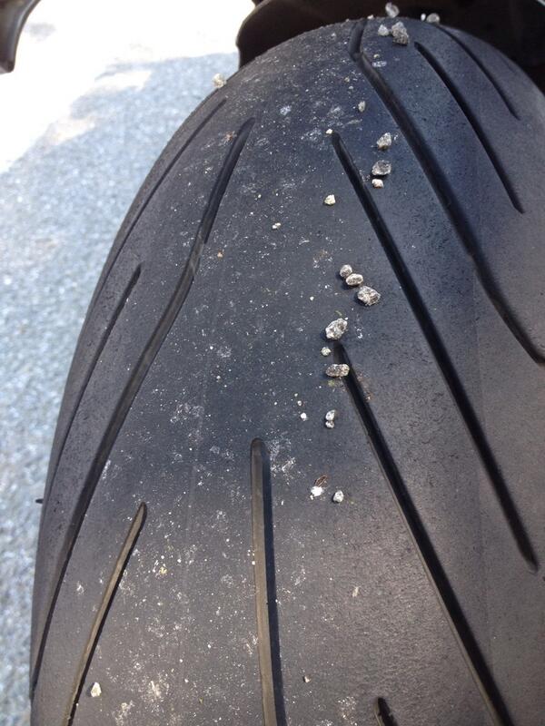 GiRaptor's tweet image. @MichelinTyres #pilotpower3 #pp3 #GSXR #1000 u had fun if stones stick to the rubber. Great tyre.