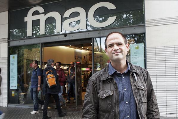 La_Directa's tweet photo. “Els nostres sous no donen ni per comprar llibres”
http://t.co/aN575gkjGC #VagaFNAC #NoSignisAlFNAC http://t.co/ZstJ07KMHF