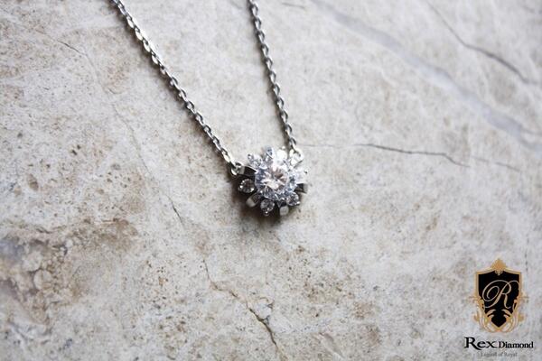 Rex_Diamond's tweet image. [RexDiamond with STAR]

&amp;lt;jtbc 밀회&amp;gt; 드라마 속 주얼리!
두 여자를 연결해주는 더 렉스
'클로리스' 다이아몬드 목걸이