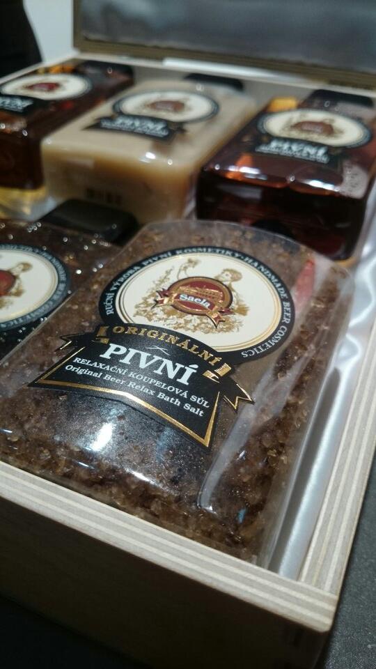 juanroyoabenia's tweet photo. A la rica cerveza @cperezvazquez @saelacosmetica @pivovarbernard @esmonedaunica #IMEX14 http://t.co/A4ppXCZQZu