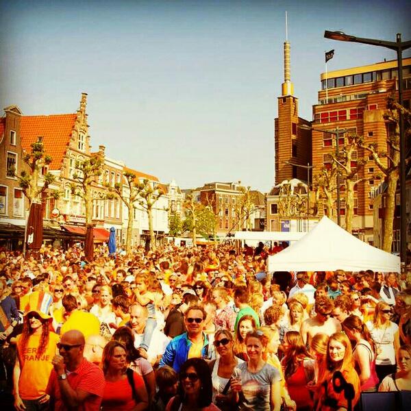 MerixxxRay's tweet image. Dames en heren! Op koningsdag staan wij om 16:30 live op de botermarkt en gaat het dak er af ! Be there! Love!