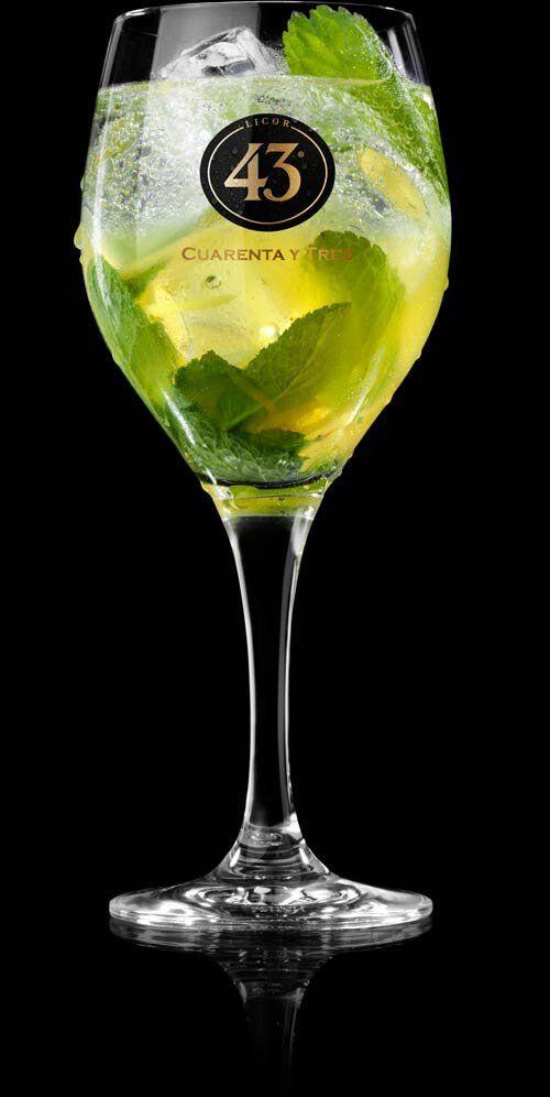 LICOR43_PH's tweet photo. Mid week, cheers! #licor43ph http://t.co/8Ru9zrEAZl