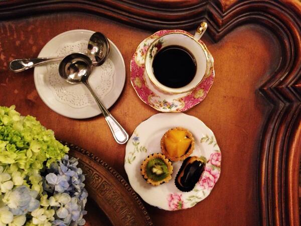 nyanyo's tweet photo. Colonial tea time at Bunga Rampai @PesonaMag http://t.co/D3Q61IbQKg