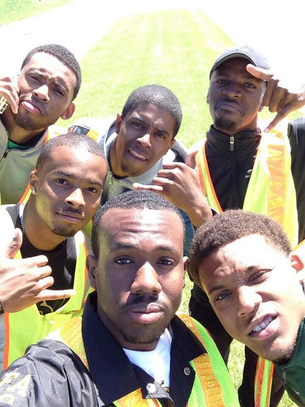BetaMu__ALPHAS's tweet photo. We stay working! !!!!!!!! #COMMUNITYSERVICE #MANLYDEEDS http://t.co/adalX7xn6Z