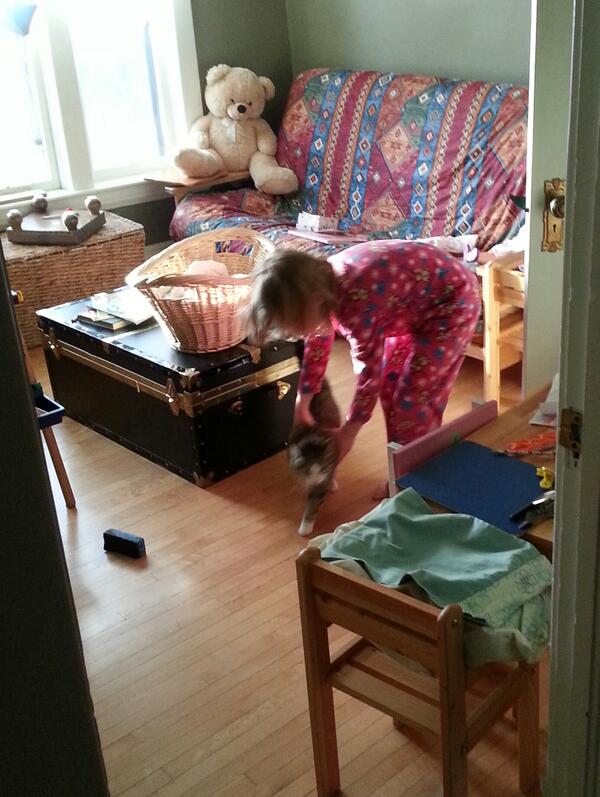 donpresant's tweet image. Daughter hones cat herding techniques #futureprojectmanager via Snapseed