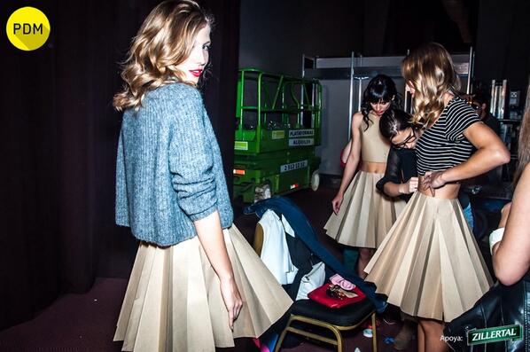 La diosa de <a href="/kathakaminski/">Katharina Kaminski</a> en el #backstage de <a href="/Mo_Week/">MoWeek</a> ve el post completo aquí: paparazzidelamoda.wordpress.com/2014/04/23/mo_…