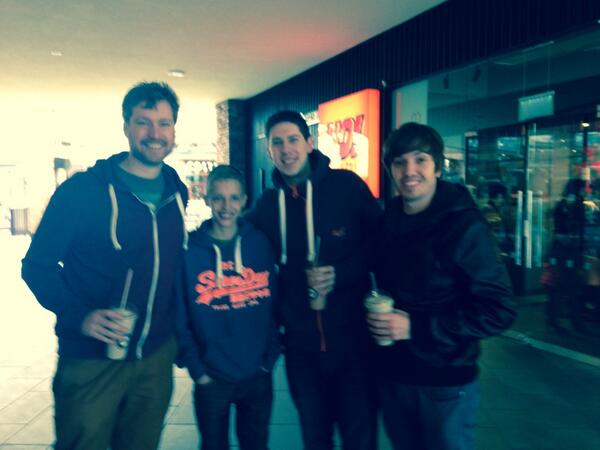 How2Craft2005's tweet image. Just met @hat_films at the gourmet burger kitchen :D