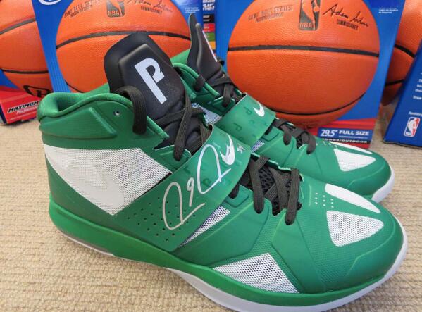 paulpierce34's tweet photo. #NBAPlayoffs special with @SprintPostUp RT and follow @SprintPostUp for a chance to win my signed kicks #PierceKicks http://t.co/lOsBvp0aAm