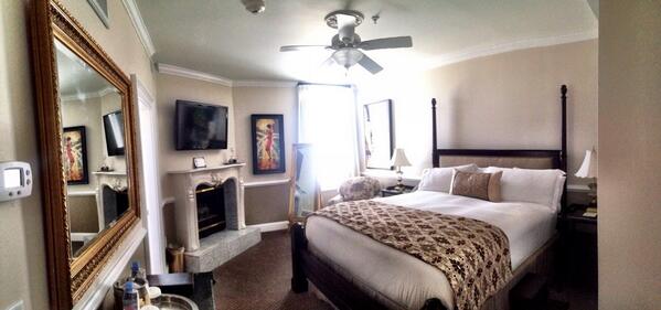 TheVendue's tweet photo. You know you want this, the NEW concierge rooms at Vendue 19 #luxury#bepampered#downtowncharleston http://t.co/Ngmx2GlufL