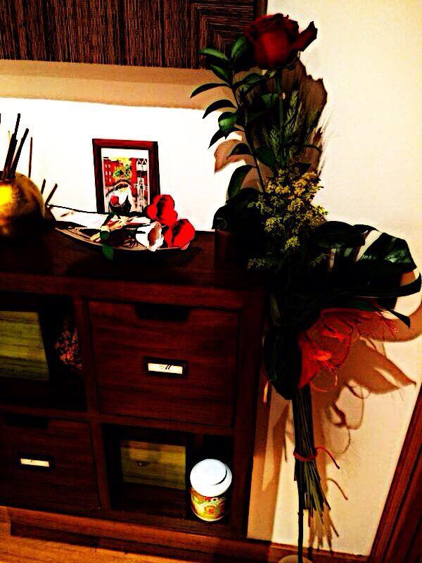 xavimrn's tweet photo. Feliz Sant Jordi, mi vida! @miriam_ia http://t.co/mZLDX8jOpO