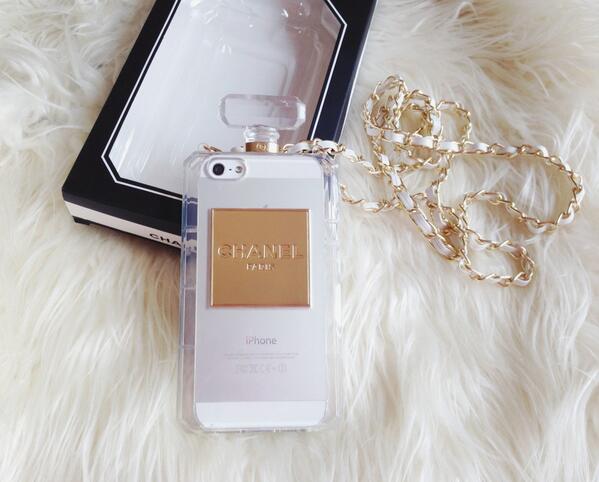iPhonetapa's tweet image. Perfume Chanel para iPhone 4/4S/5/5S a sólo $569.00 blanco y negro. ¡envío GRATIS si nos das RT!
