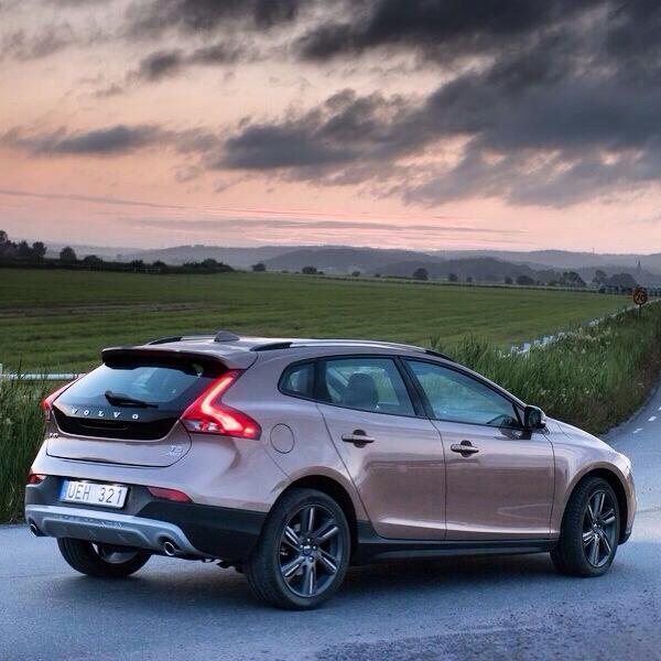 AutomaniaMexico's tweet image. #Volvo V40 CrossCountry #Robustez #Elegancia diseños limpios y diferentes #LoViEnAutomaniaMX
