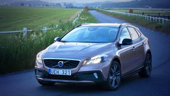AutomaniaMexico's tweet image. #Volvo V40 CrossCountry #Robustez #Elegancia diseños limpios y diferentes #LoViEnAutomaniaMX