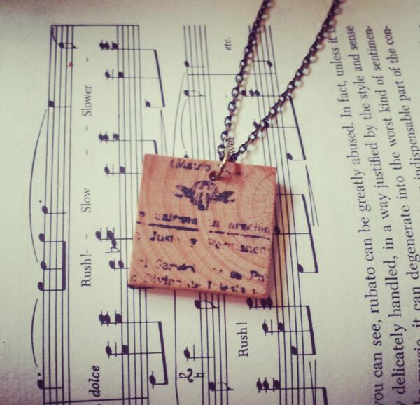 TeaPetalDecay's tweet image. Handpainted wooden pendant on etsy etsy.me/1ia7Mlg #tinycross #vintage #etsy #printingpress