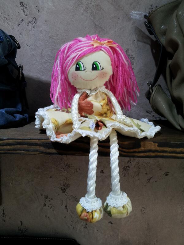 NinetadeFieltro's tweet photo. MUÑEQUITAS DE TRAPO. ELABORACION ARTESANAL. TELA, LANA Y ALGODON. PERSONALIZAMOS PELO, OJOS Y VESTIDO. http://t.co/RL4yZKj81B