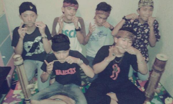 dirgamaulana12's tweet photo. Alhamdulilah tiyasa rempeg sadayana mugi tiyasa salawasna babarengan, karasep pan ai kompak mah @SaungSeniKMB http://t.co/Jf1ly1rR9w