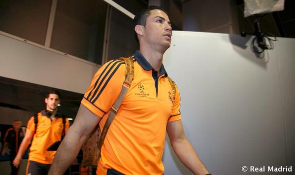 RMadridMan's tweet photo. Llegada al Bernabéu | Cristiano Ronaldo. http://t.co/dNYpwrbR9n