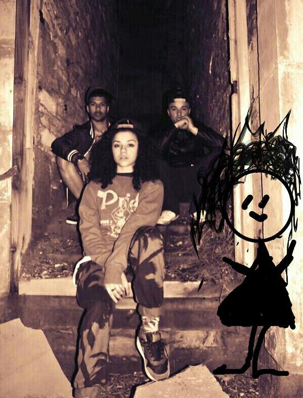 NeonJungleMemes's tweet photo. Me and @Neon_Shereen with hers brothers yes I know we are sexys http://t.co/70y8yTLeJD