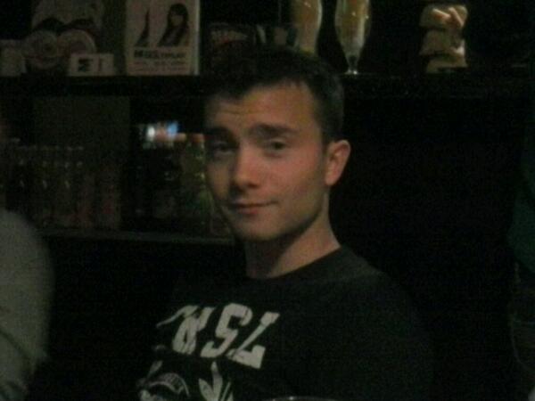 boxi92's tweet photo. Tadeusz skupiony na meczu. Stawia na 1-1... http://t.co/FrcnllgsQW