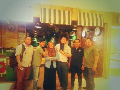 Hangout with friends.... @ciwo