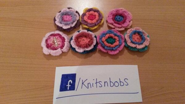 knitsnbobs's tweet photo. Floral Brooches DM any 4 colours to customise.Just £3.50 each or 2 for £5 +p &amp;p @HandmadeHour #handmadehour @HMnation http://t.co/GYU08g3gwn
