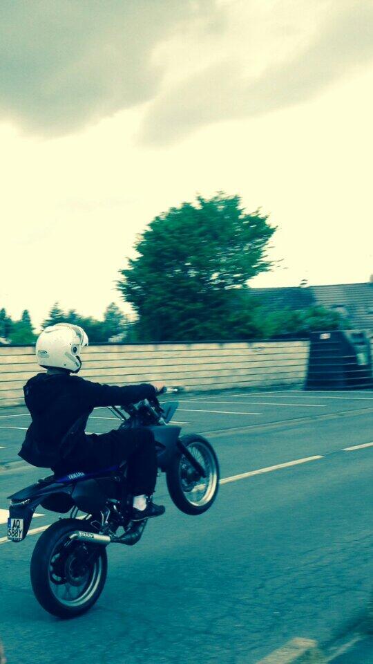 R3my77's tweet photo. Moto 💙 http://t.co/laWwrWVyY2