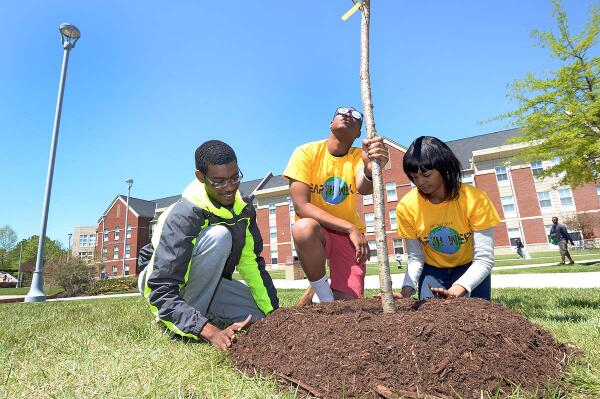 ncatsuaggies's tweet photo. Aggies for #EarthWeek2014! #NCAT http://t.co/LmGXB2cvTI
