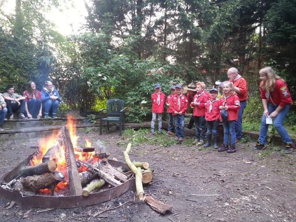 #sintjoris viering!  Bevers zingen liedje met hele nette woorden. .