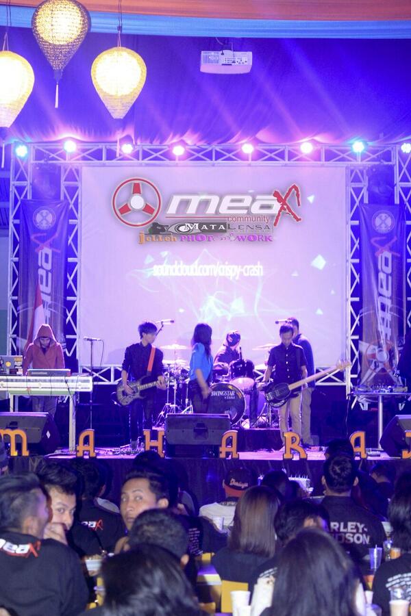 Crispy Crash Band On Twitter Ini Nih Action Cc Perform Di Maharaja Mall Mx Ultah Meax Community Partynya Rame Loh D Http T Co Zjriwg5obv