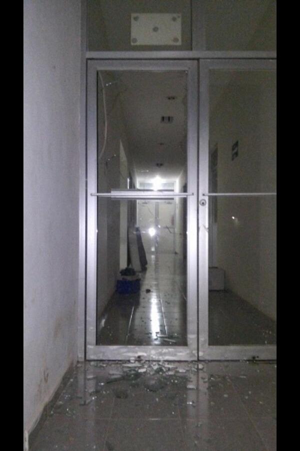 ArceoN02's tweet photo. Apedrean centro de salud y a pasante en Dzan Yucatán indignante que siga sucediendo esto RT! @MediCasos @RepasoENARM http://t.co/yhkIsevX00