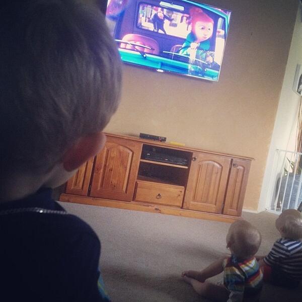 ⓒ ☺️✨ The power of Despicable Me 2 #minions #despicableme2 #happy #babysitting #sittingquietly #myboys #nephew #l...