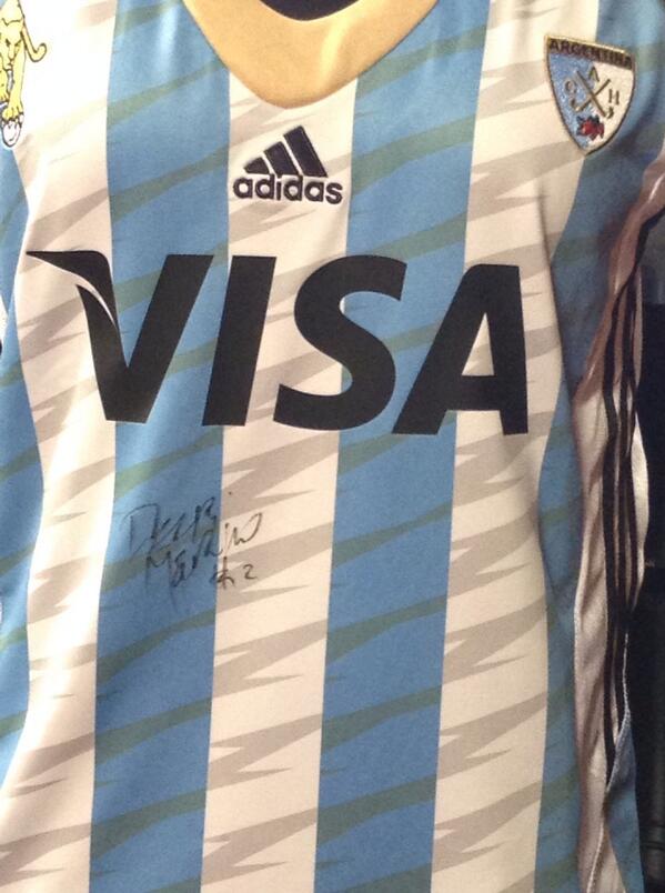 "@SomosDeporteok: #Hockey ¡Mañana sorteamos la camiseta firmada x DELFI MERINO! ¡Seguinos, hacé RT y ya! " <a href="/merijorge/">Meri Jorge</a>