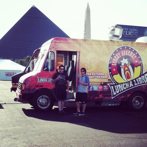 DillaLibre's tweet photo. We arrived in Vegas! We will see all you first time Lunchadors 4pm tomorrow. @VegasFoodieFest  #thaidup #dulcediablo http://t.co/XgPzEM8kxb