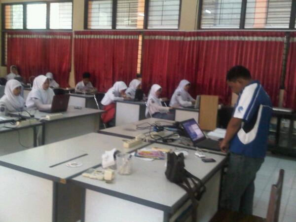 Prabowo1989's tweet photo. @RaihanTeknologi promo galowIT http://t.co/d8NsHIbtzX