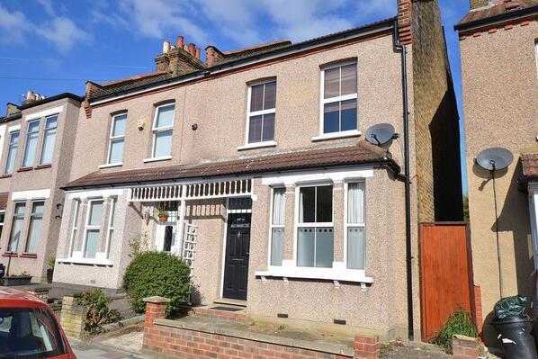 Well presented 3 bed Victorian semi, Blandford Road #Beckenham £425,000
#BeckBromFL 
vincentchandler.co.uk/pfl