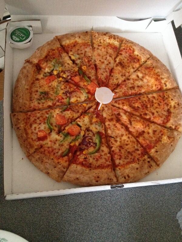 jagz_nagra's tweet image. @PapaJohnsUK is this what you call half and half? #crappizza #willneverorderagain #customlost