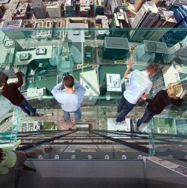 TriviaManiaPH's tweet photo. Transparent balcony on the 103rd floor of the Sears Tower in Chicago http://t.co/HpNayuX4Qc