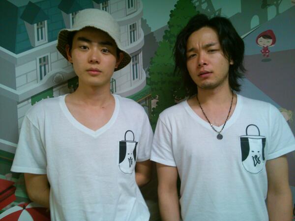 中村倫也×菅田将暉「お残しは許しまへんでっ！」“おしょん君Tシャツ”の