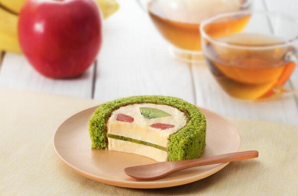 ローソン ローソン まるでグリーンスムージーなロールケーキ パッケージの野菜や果物の絵が素敵な グリーンスムージーの ロールケーキ は フルーツクリームの間に野菜ソースがサンドされています Http T Co D5obf7p1u7 Http T Co Cqqyhlnden