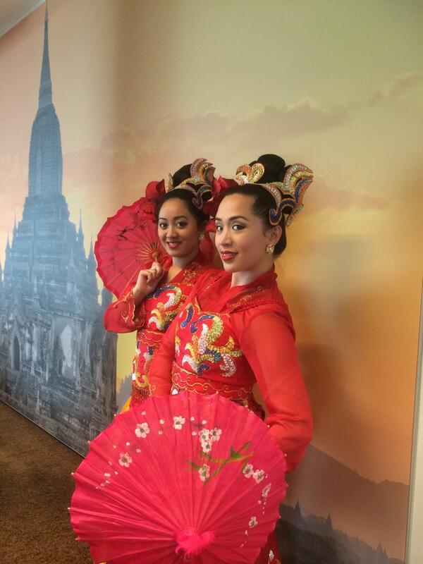 Klaar voor het dansoptreden bij Fox reizen