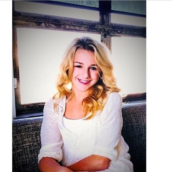 this pic of chloe is perfect