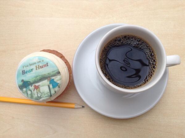 monkigossip's tweet photo. The first cake of the day #fcbgconference http://t.co/ylWfioVAvv