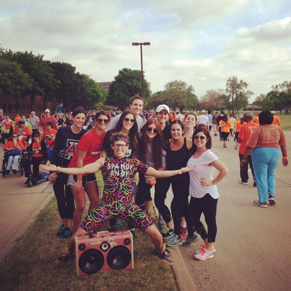 TheLovellGroup's tweet photo. Greatness! "WalkMSDFW: Woo hoo! "@Sokesss Walking for a cause with my Wildcats! #WalkMSDallas #teamtaylor @taylorx123 http://t.co/8mMLisHewC