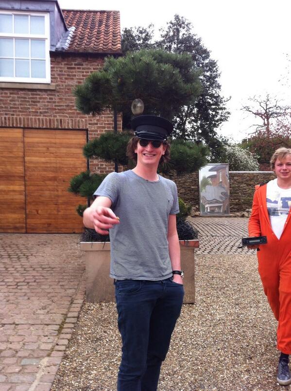JamesCockin's tweet photo. On the way #hulltigerlimo http://t.co/g5SxKoLVPF
