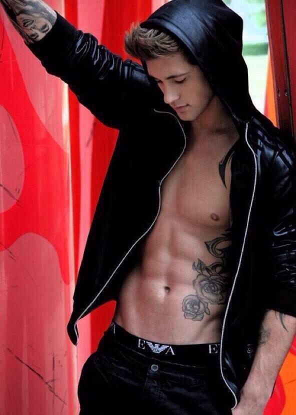 Výsledok vyhľadávania obrázkov pre dopyt girl blck hair abs