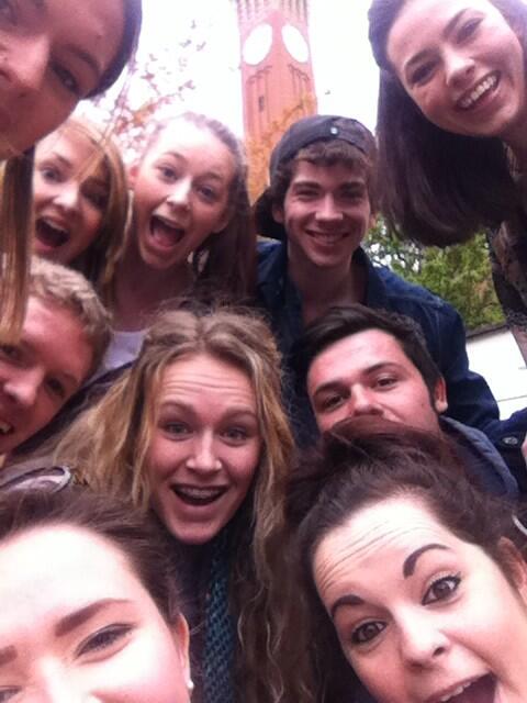 iamgabymendes's tweet image. CATeamSelfie #iamCA @CampAmerica69 #birminghamorientation #bigclock #oldjoe #newfriends #bestselfie #team22 #CAMeetup